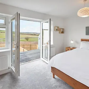 Host & - Highfield House Holiday home Whitby